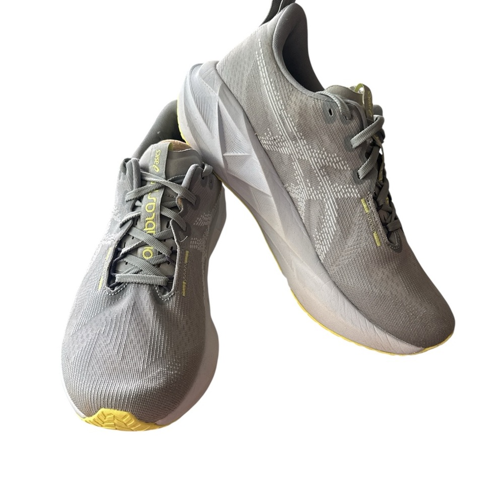 Women ASICS Nova Blast 5
